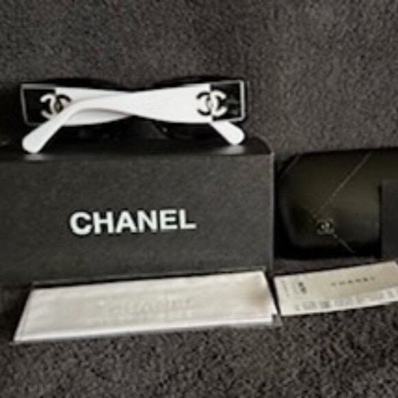 CHANEL SUNGLASSES - Picture 2 of 3
